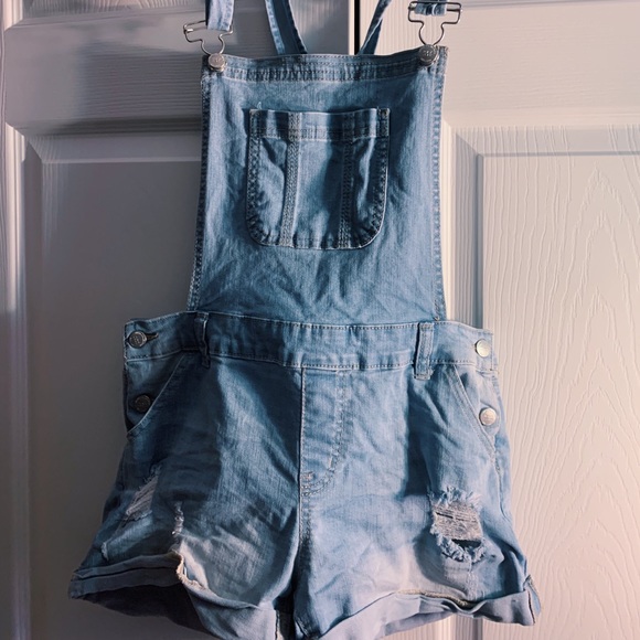 Forever 21 Denim - Forever21 Lightwash Overall Shorts